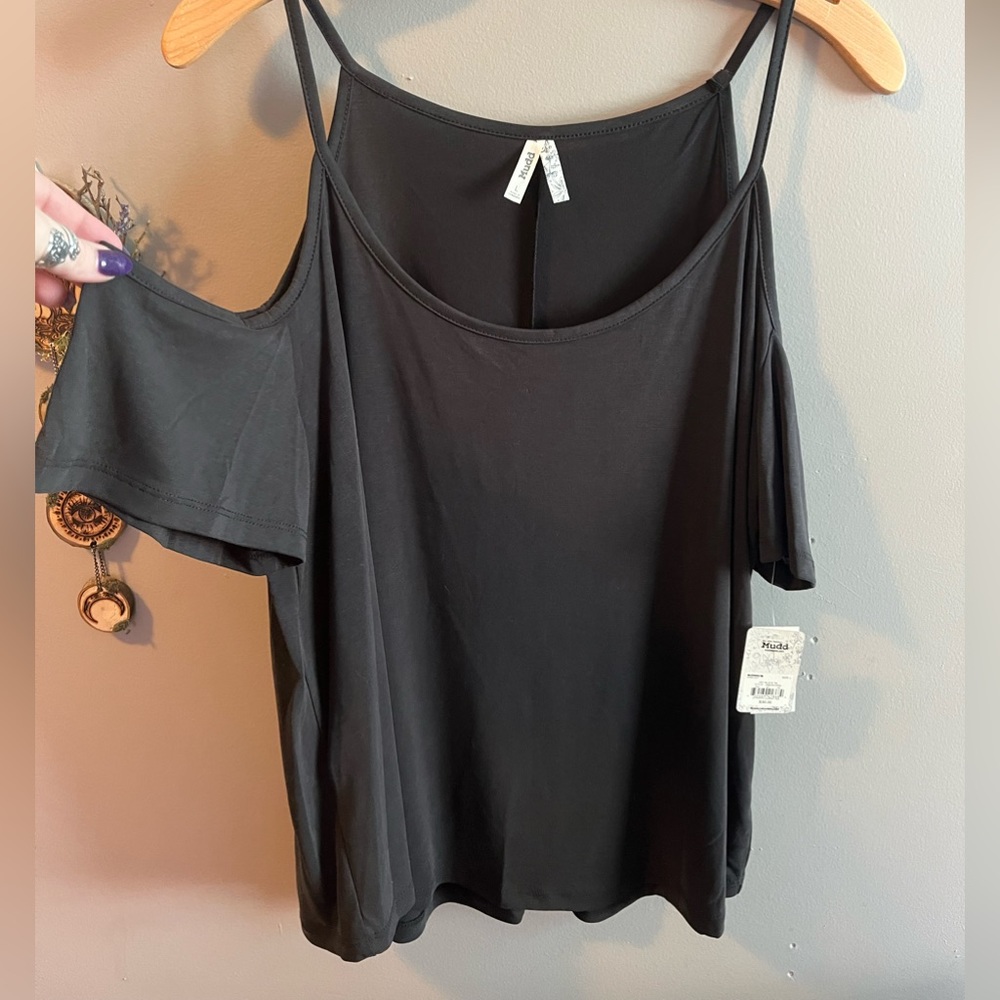 🌟 Mudd | Cold Shoulder Top